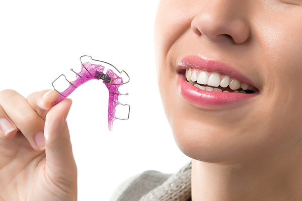 ارتودنسی متحرک توسط متخصص ارتودنسی دکتر کاظم دالایی